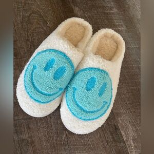 Blue Smiley Face Slippers 6.5 NEW